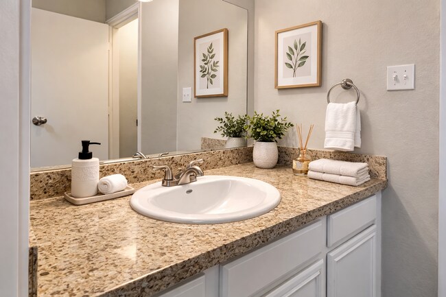 Building Photo - Charming 3 Bed Home for Rent in Dallas | Vaulted Ceilings | 2-Car Garage