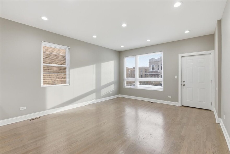 Building Photo - 1048 N Lawndale Ave