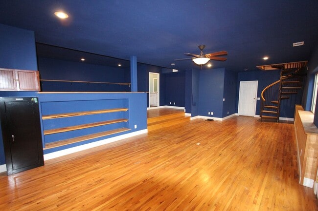 Building Photo - Stunning Boulder Pointe home with Huge Bon...