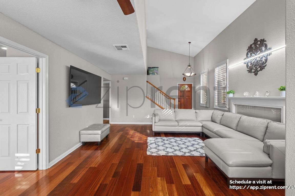 Building Photo - 1088 Vista Pointe Cir