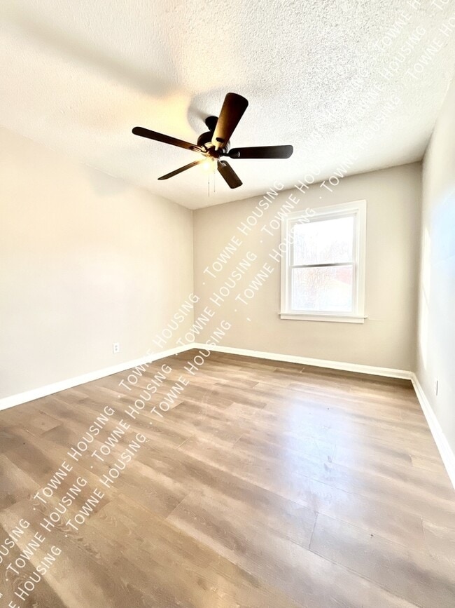 Building Photo - 554 26th St