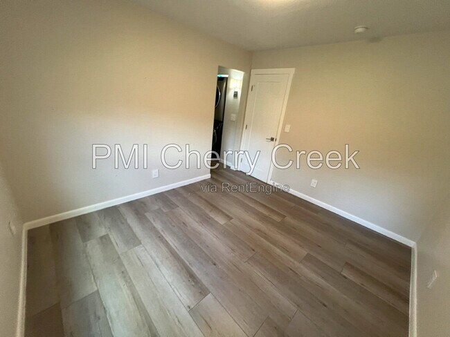 Building Photo - 3000 S Holly Pl