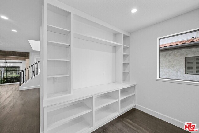 Building Photo - 1486 Palisades Dr