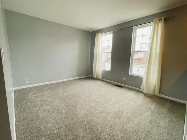 Building Photo - 1740 Windcrest Ln