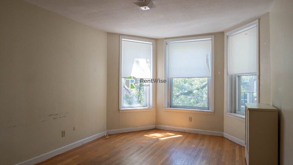 Building Photo - 1132 Commonwealth Ave