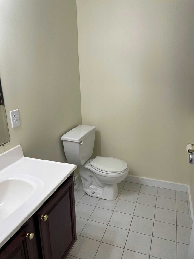 Building Photo - Spacious 3BR Townhome with Walkout Basement, Deck, Fenced Yard, Central A/C + Assigned Parking