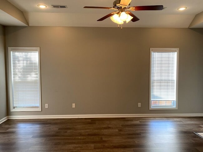 Building Photo - 3514 Choctaw Dr SE