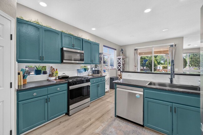 Building Photo - Amazing 5-Bedroom, 2.5-Bath Two Story Home in Stoneridge, PV