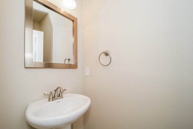 Building Photo - 176 Prescott Dr