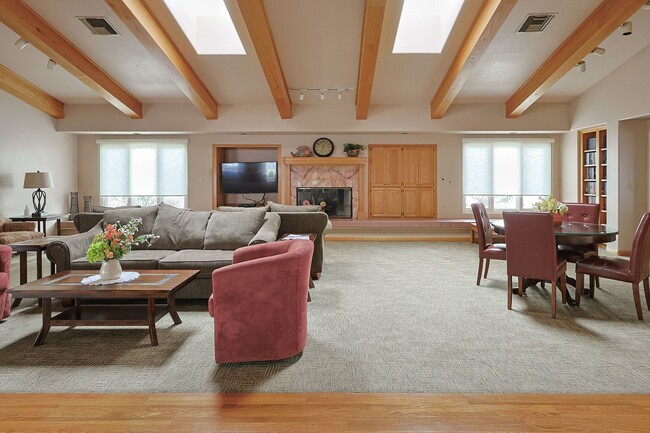 Building Photo - Beautiful 2 Bed, 2 Bath Condo in 62+ Commu...