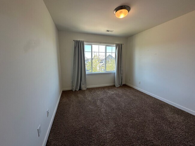 Building Photo - 3 Bed, 2.5 Bath House in Cordata Neighborhood