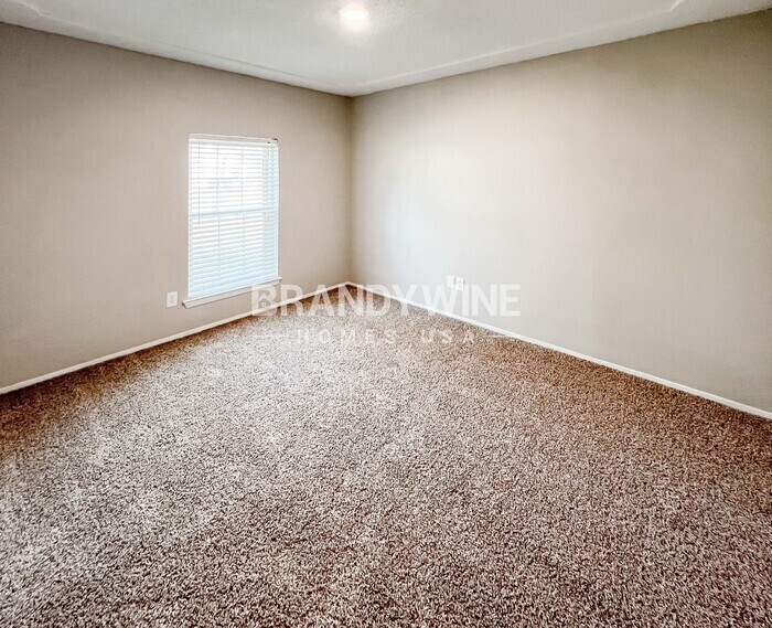 Building Photo - 553 Edwards Dr