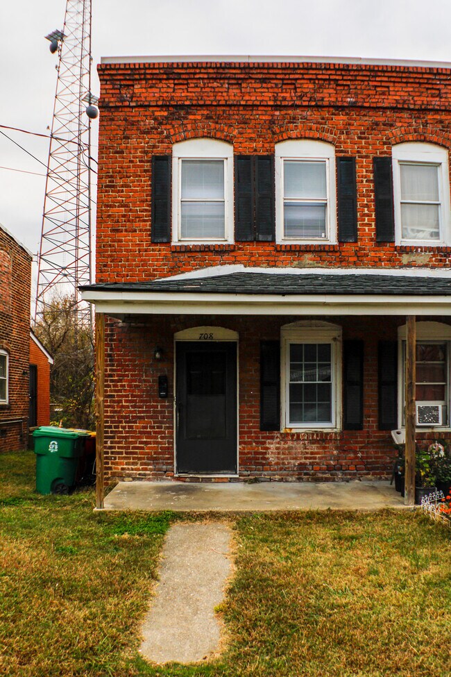 Building Photo - 712 Mt Airy St