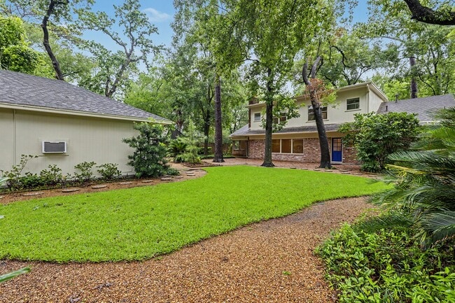Building Photo - 10811 Hunters Forest Dr