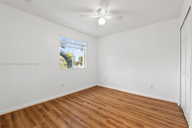 Building Photo - Southeast 26th Court, Homestead, FL 33035 - 4 BR 3 BA villa