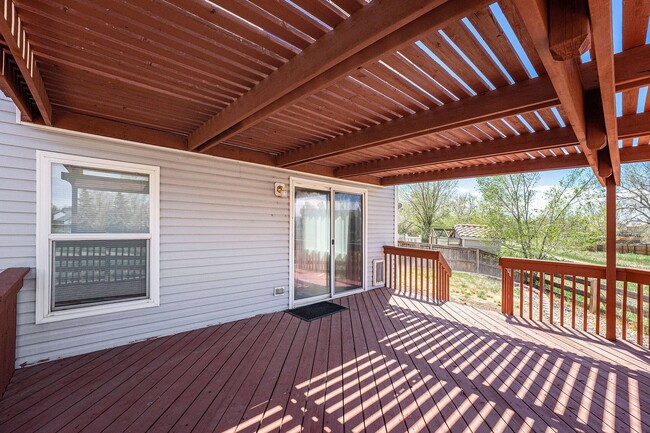 Building Photo - Exceptionally Maintained 2-Story Home in G...