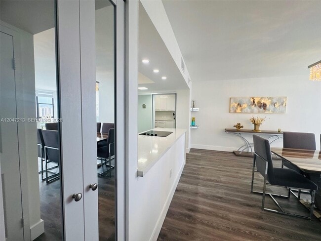 Building Photo - 3625 N Country Club Dr