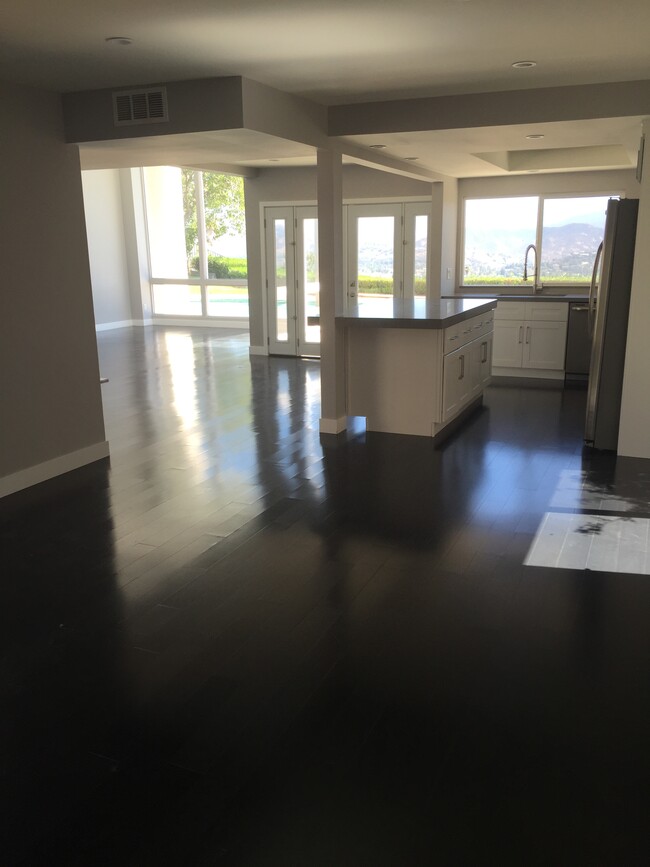 Building Photo - 1636 Castlehill Ct