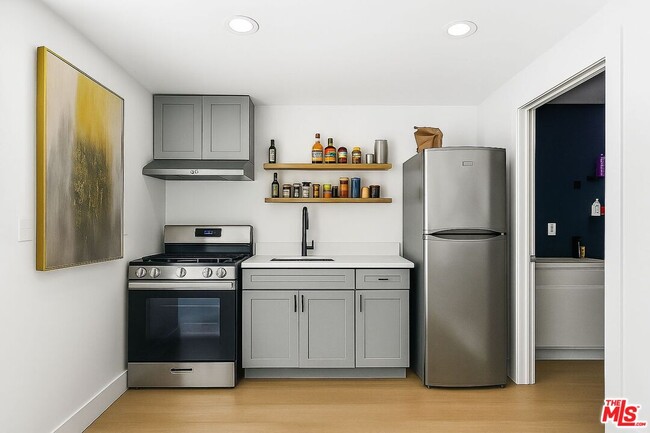 Building Photo - 5340-5340 Lemon Grove Ave