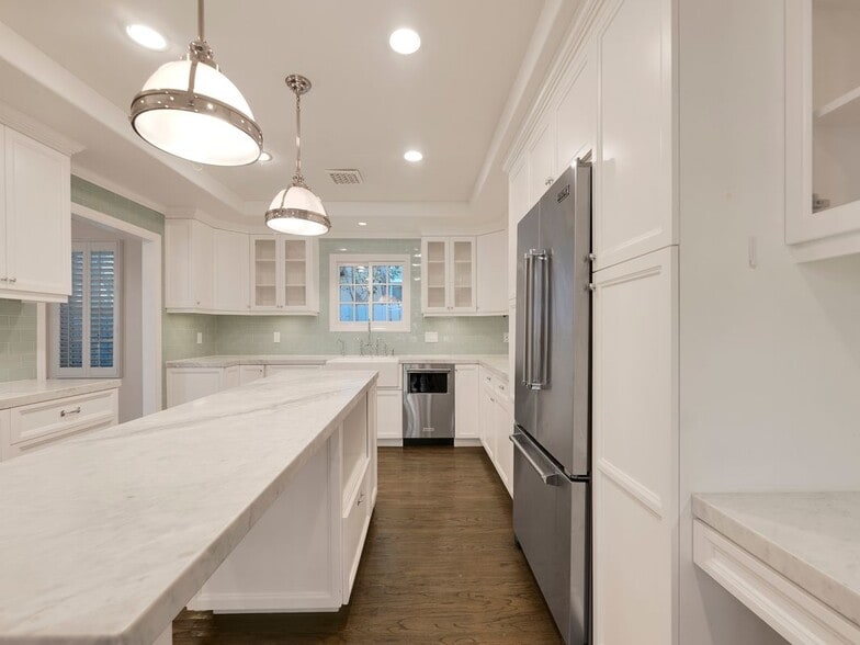 Building Photo - 4231 Stern