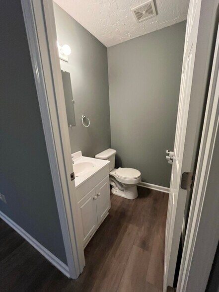 Building Photo - 236 McMurtry Rd