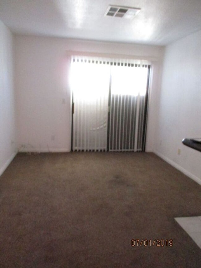 Building Photo - BEAUTIFUL  1 BED 1 BATH CONDO MINUTES FROM...