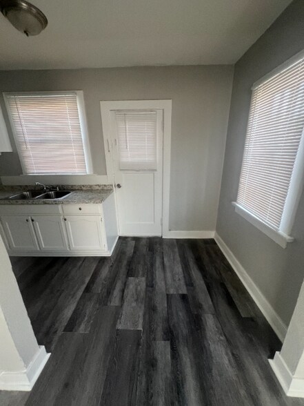 Building Photo - 1743 Sichel St