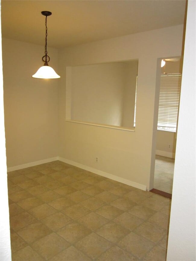 Building Photo - 102 Verna Spur