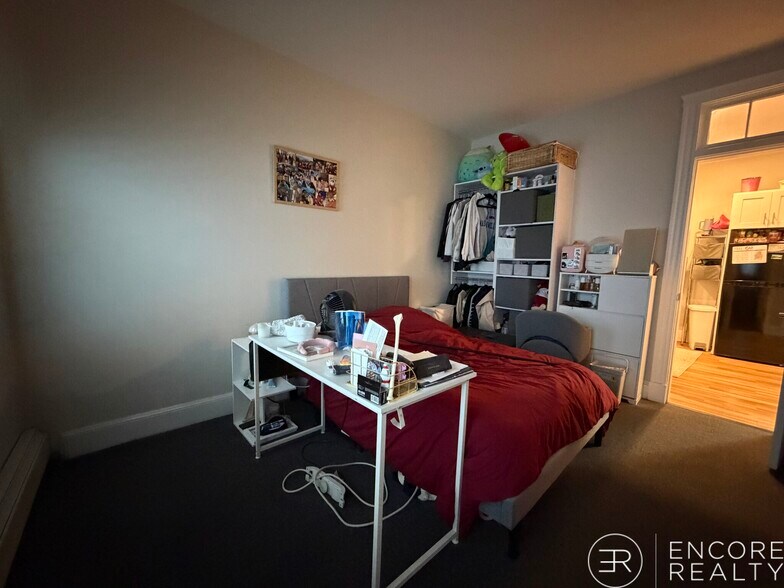 Building Photo - 822 Beacon St