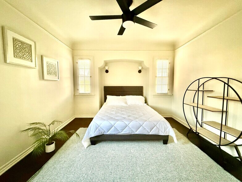 Building Photo - 211 Corona Ave
