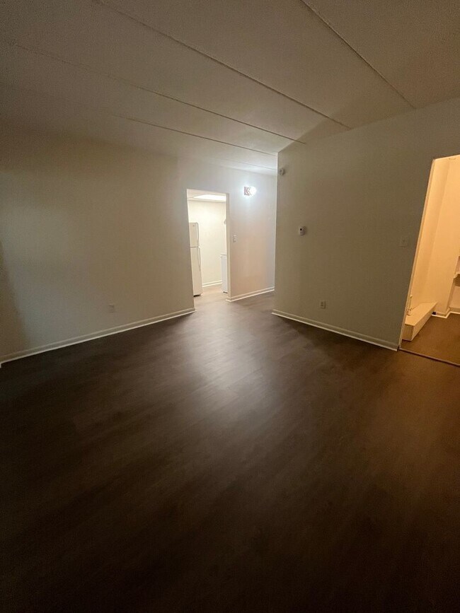 Building Photo - 1 Bd / 1 Bth Warminster Condo