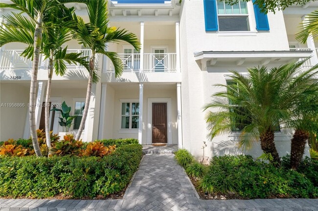 Building Photo - 11261 SE Blair Ln