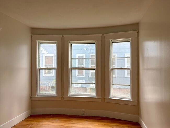 Building Photo - 271-273-273 Pleasant St