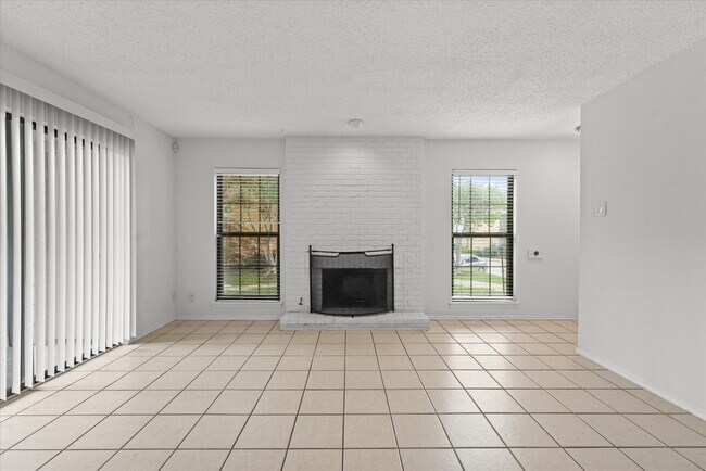 Building Photo - 15151 Berry Trl