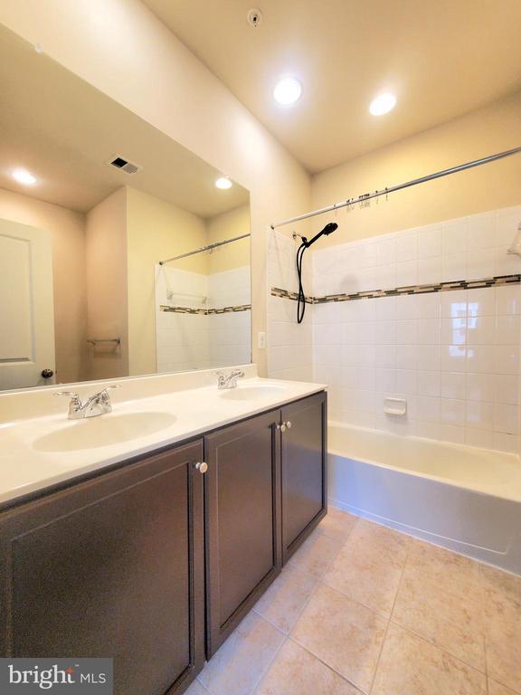 Building Photo - 135 Prado Ln
