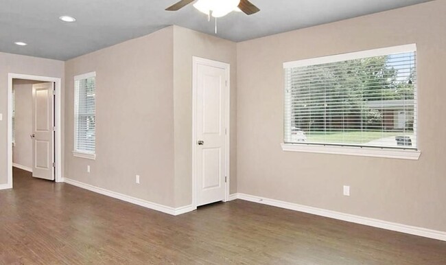 Building Photo - 3804 W Spurgeon St