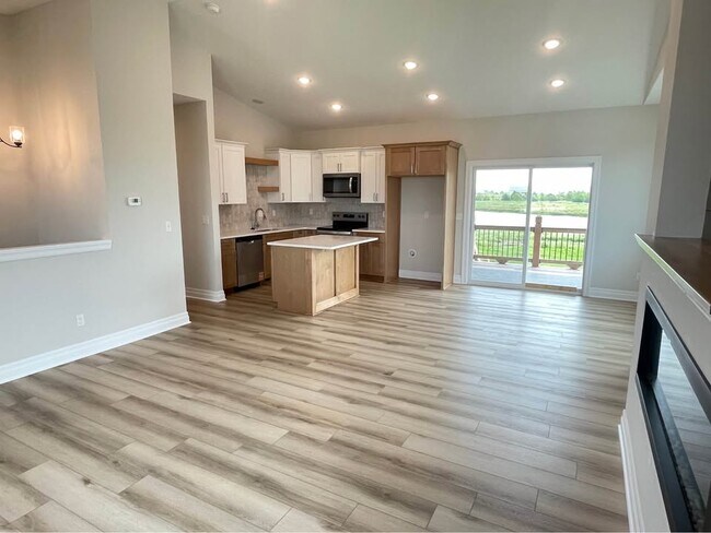Building Photo - 5496 N Toben Dr