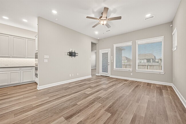 Building Photo - 23754 Pullin Market Dr