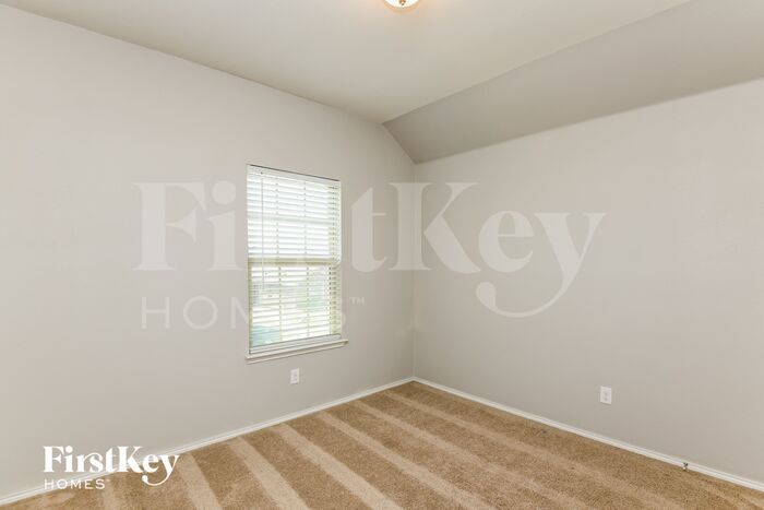 Building Photo - 5836 Japonica St