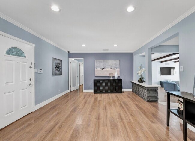 Building Photo - 6241 Canby Ave