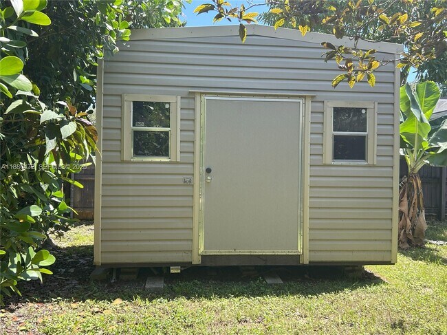 Building Photo - 6395 SW 42nd Terrace