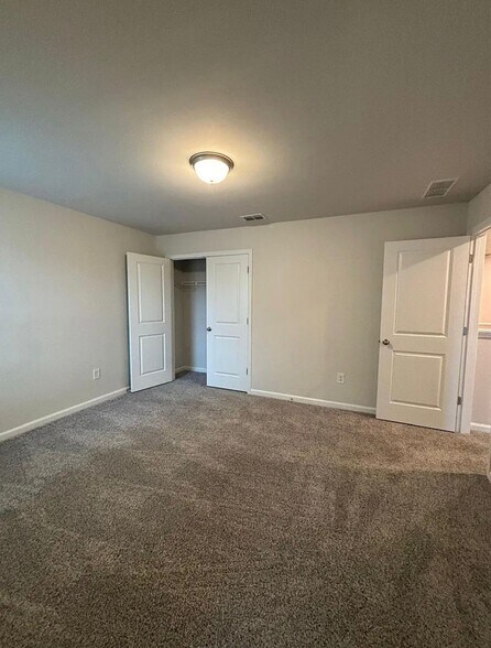 Building Photo - 1247 Sunny Lake Dr