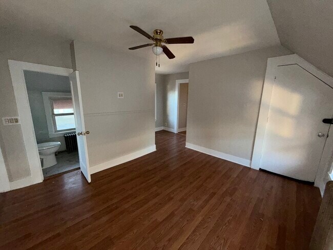 Building Photo - 19 Forest St