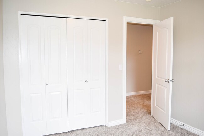 Building Photo - Idyllic Provo home w LOTS of garage space!