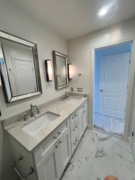 Master bathroom - 1721 Kingsgate Ct