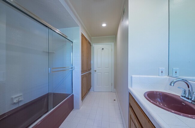 Building Photo - 509 Manor Dr