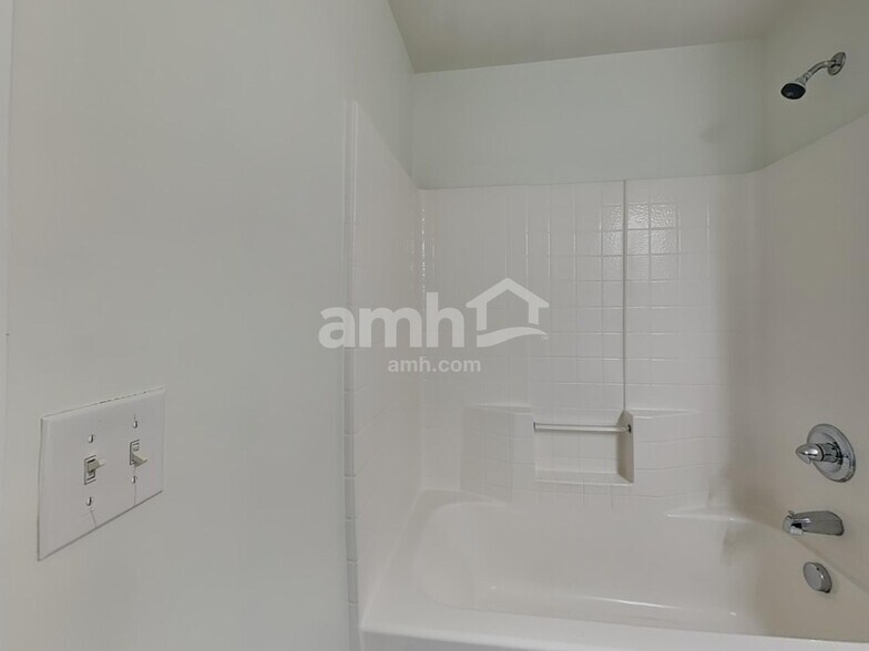 Building Photo - 3013 Corrona Ln