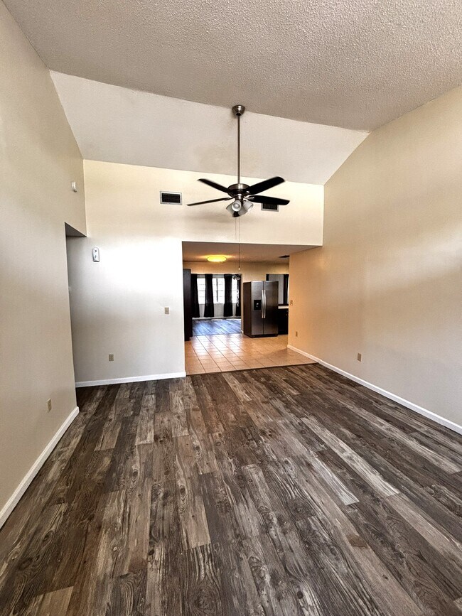 Building Photo - 1134 SE 3rd St