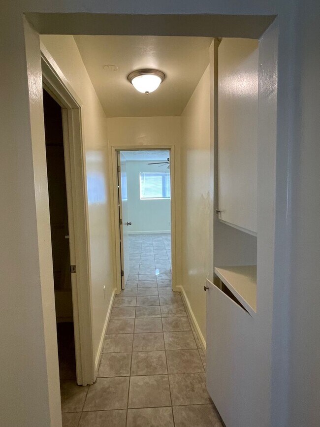 Building Photo - Apple Valley Home 4 Bedrooms, 2 Bathrooms,...