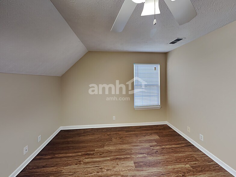 Building Photo - 3044 Donard Ct